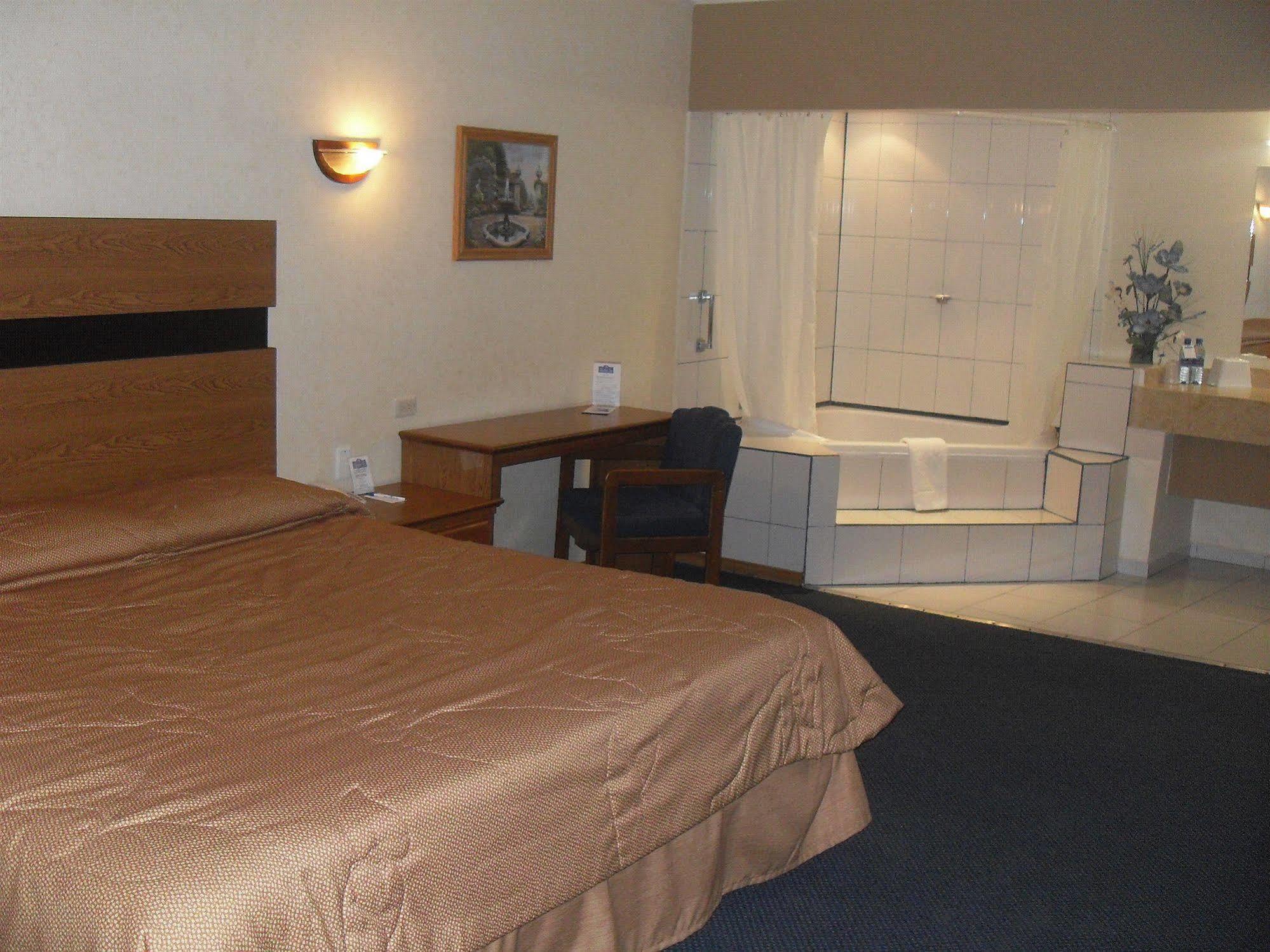 American Inn Hotel & Suites Parral Εξωτερικό φωτογραφία
